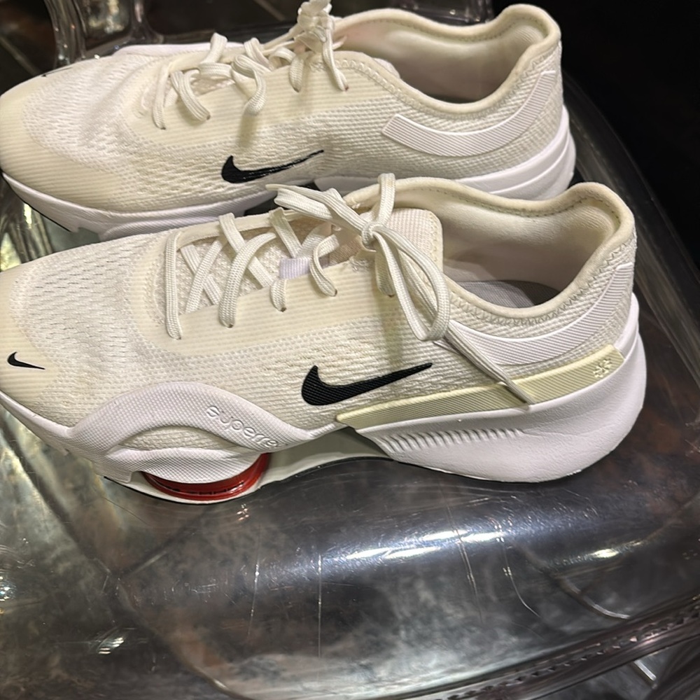 Nike sneakers - Picture 4 of 5